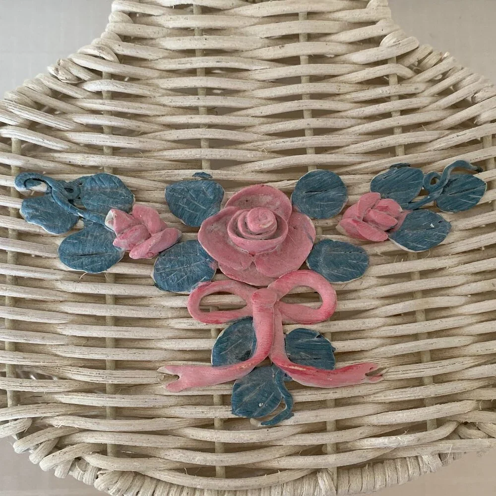 Bathroom Wicker Basket With Lid & 3-D Rose Design